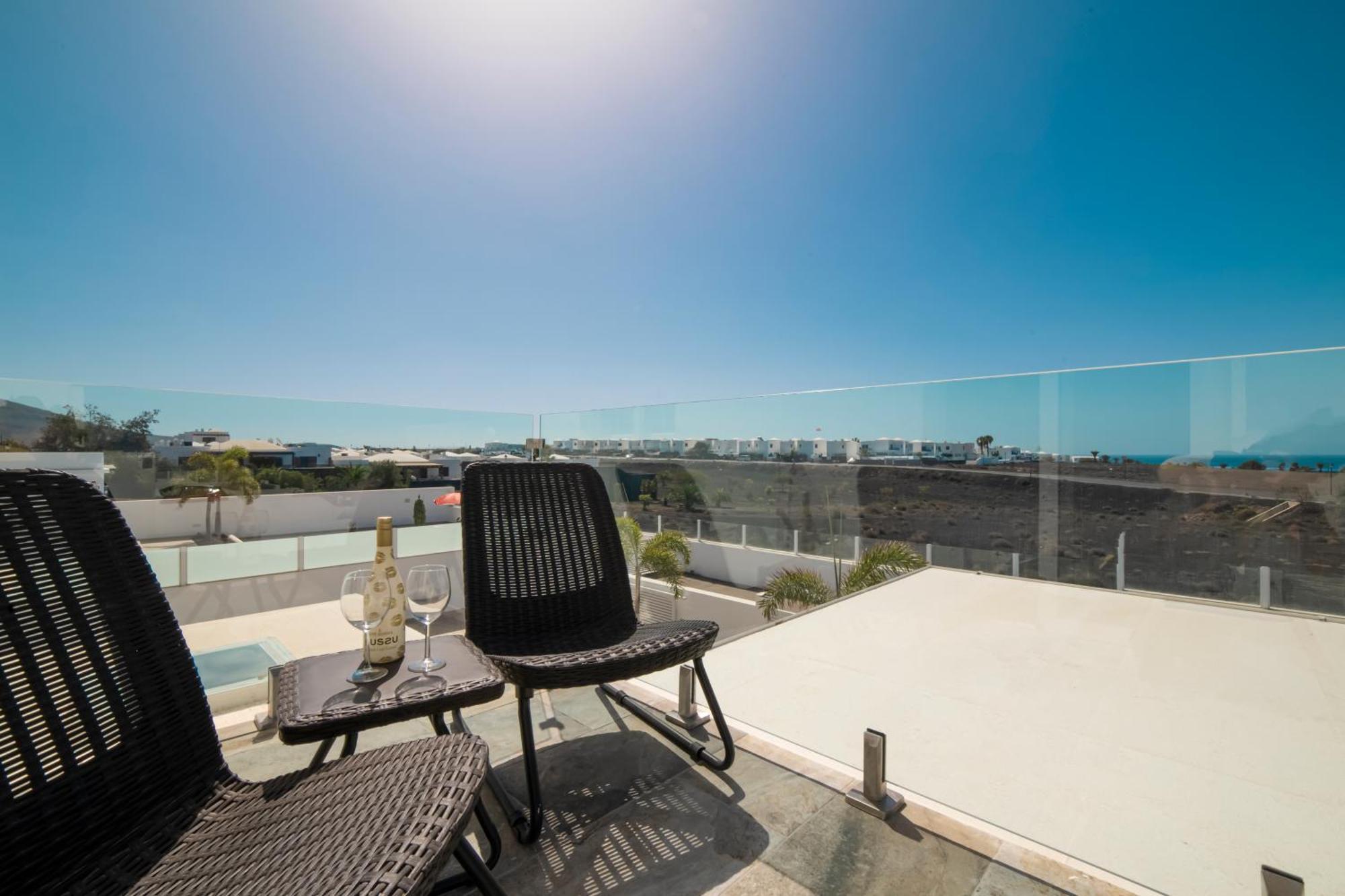 Ocean Wave - Sea Views - Private Pool Willa *