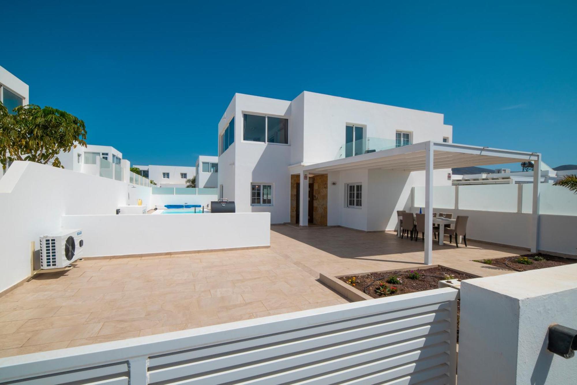 Ocean Wave - Sea Views - Private Pool Willa
